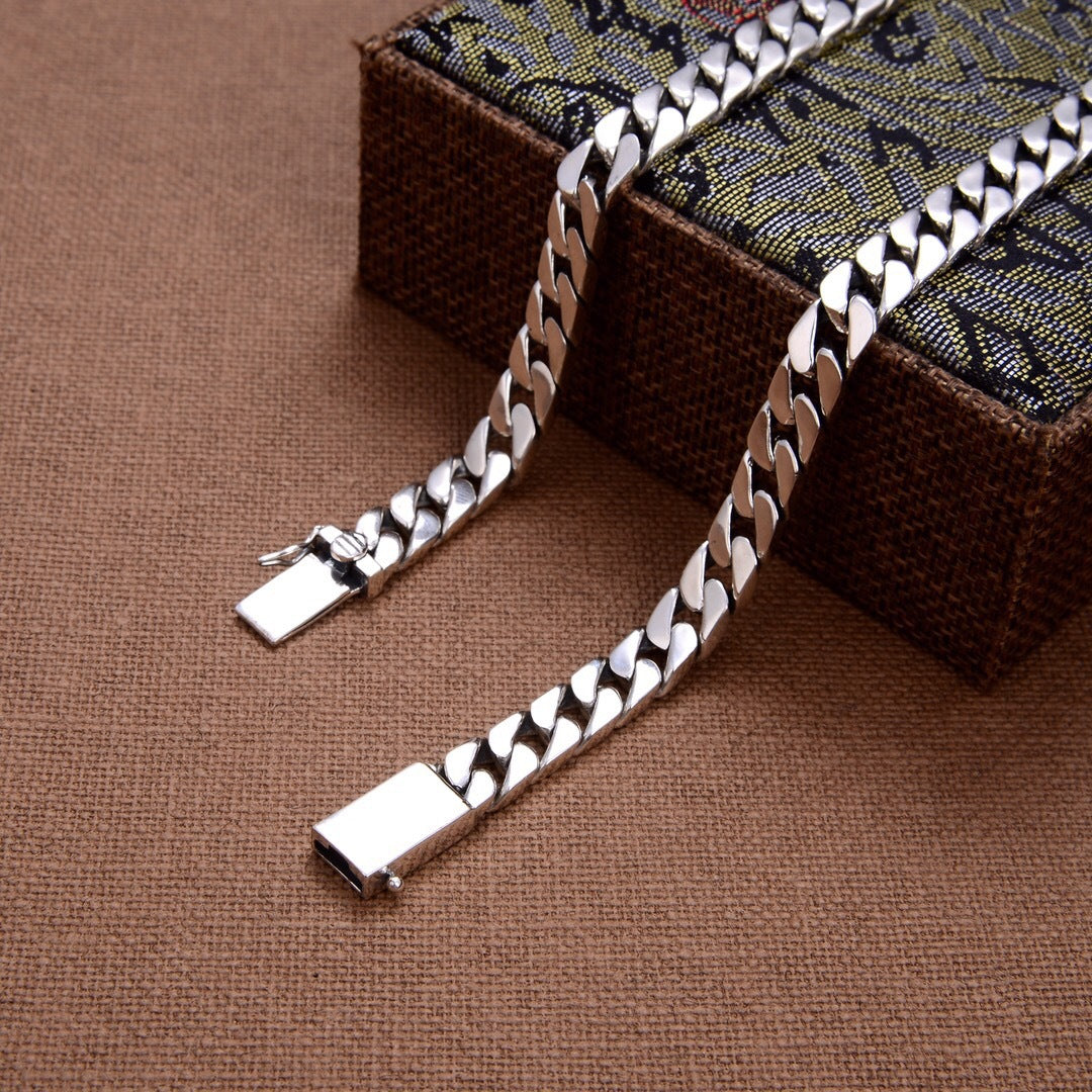 S925 sterling silver Cuban chain clasp detail showing secure lobster closure and oxidized link construction